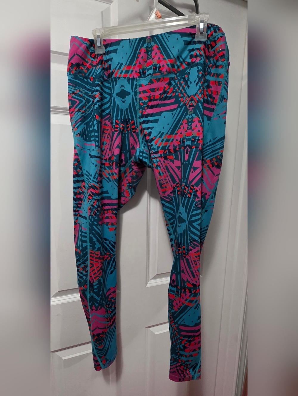 Katie K Teal & Pink Geometric Performance Leggings